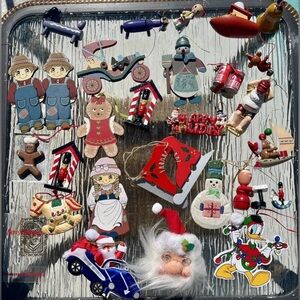 Lot 25 Vintage Christmas Ornaments Wooden Fabric 80’s‎ 90’s Santa Disney